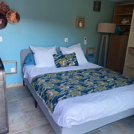 Bed and Breakfast Les Terrasses Des Anthenors Ансюэс-ла-Редон Экстерьер фото